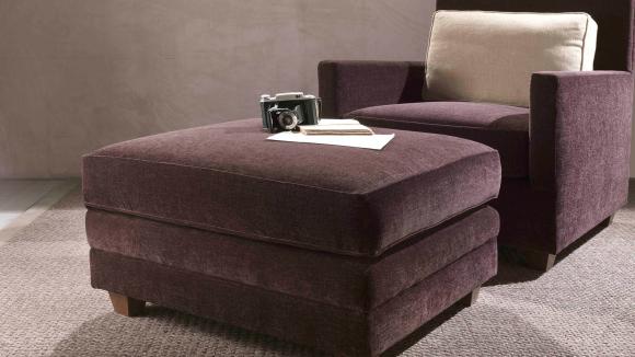 Aggiungendo un pouff davanti Italia diventano poltrone chaise longue