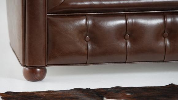 Piedini in legno lucidato o in acciaio a scelta