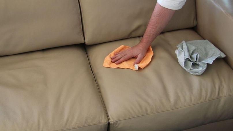 Leggi articolo COME PULIRE I DIVANI IN PELLE BEIGE?